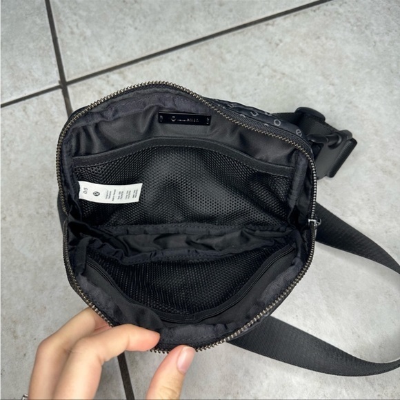 Lululemon Motif Mirrorify Reflective Everwhere Belt Bag - Picture 8 of 8